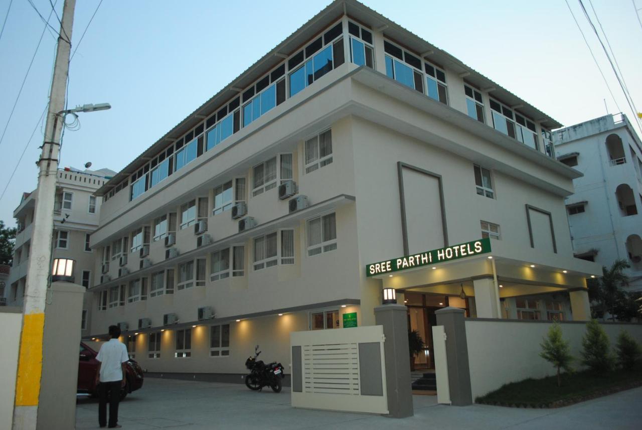 Sreeparthi Hotel Puttaparthi Esterno foto